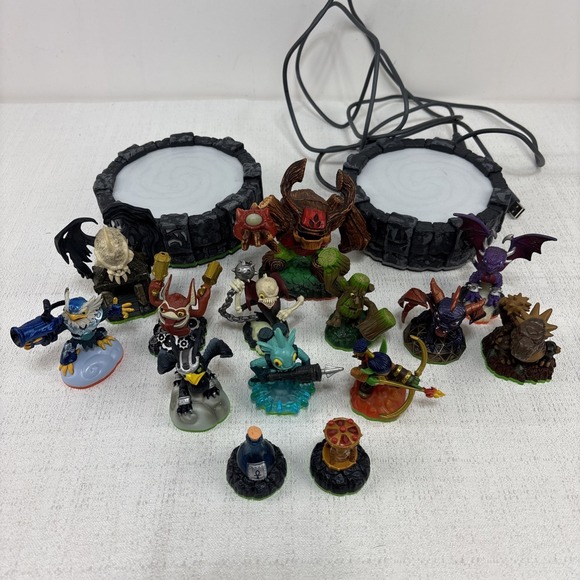 Skylanders Lot Bundle Game Figures 14 Figures With Portals - Picture 1 of 9